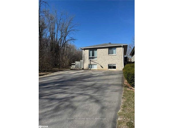 572 Spruce Street, Collingwood, Ontario L9Y4R2