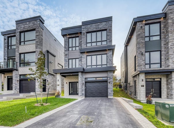 25 Rue du Rivage, Gatineau, Quebec J8Z 3R1