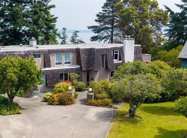 2059 Saltair Pl, Saanich, British Columbia V8N 4S4