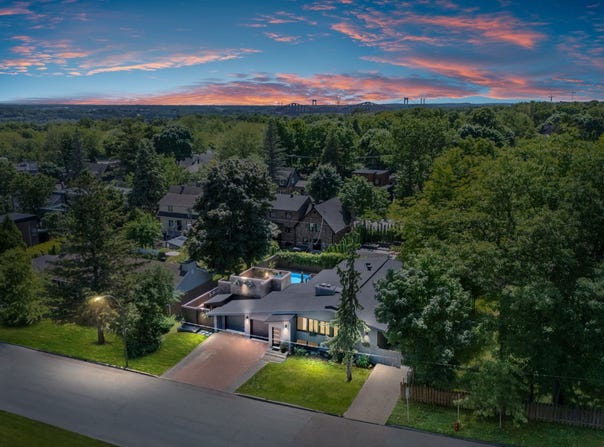 1447 Av. Dobell, Québec, Quebec G1T2L4