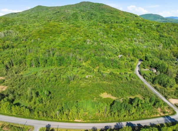 Rue Dunn, Bromont, Quebec J2L 3M2
