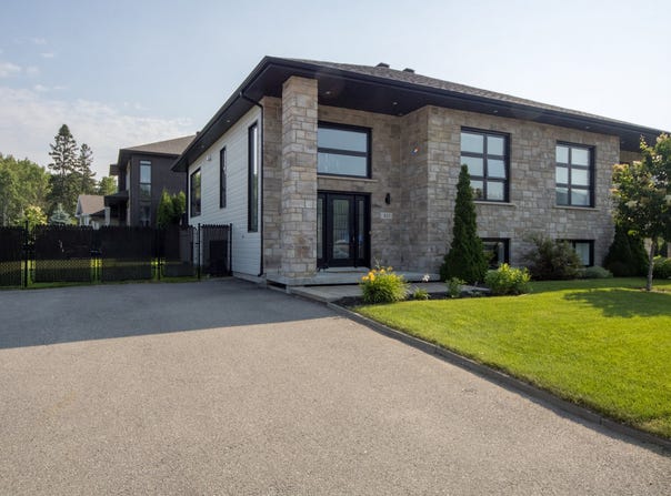 933 Rue des Jaseurs, Chicoutimi, QC G7H0J9, CA, Chicoutimi, Quebec G7H0J9