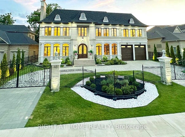 10 Yongeview Avenue, Richmond Hill, Ontario L4C7A4
