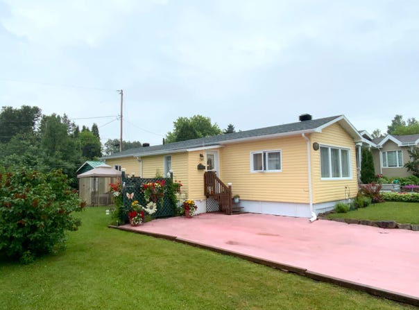 1483 Rue des Prés, Chicoutimi, QC G7K1B8, CA, Chicoutimi, Quebec G7K1B8