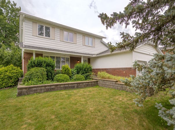 20 Rue Rondeau, Kirkland, QC H9H3V4, CA, Kirkland, Quebec H9H3V4