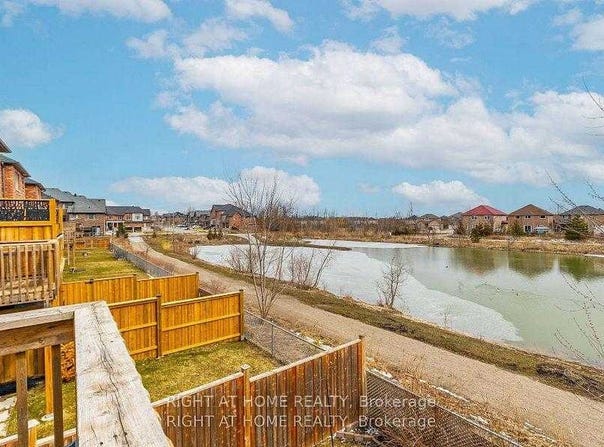 2017 Mullen Street, Innisfil, Ontario L9S0J8
