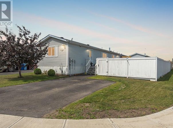 221 Harpe Way, Fort McMurray, Alberta T9K2K8