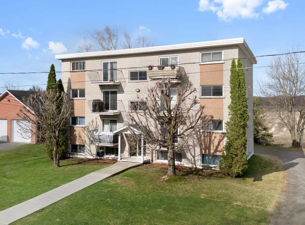 570 Rue Bernier, Valcourt - Ville, Quebec J0E2L0