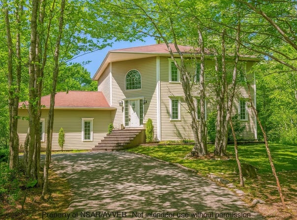 9 Haliburton Crescent, Stillwater Lake, Nova Scotia B3Z1P1