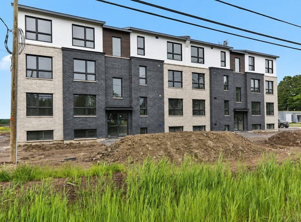 879A Boul. Arthur-Sauvé, Saint-Eustache, Quebec J0N1P0