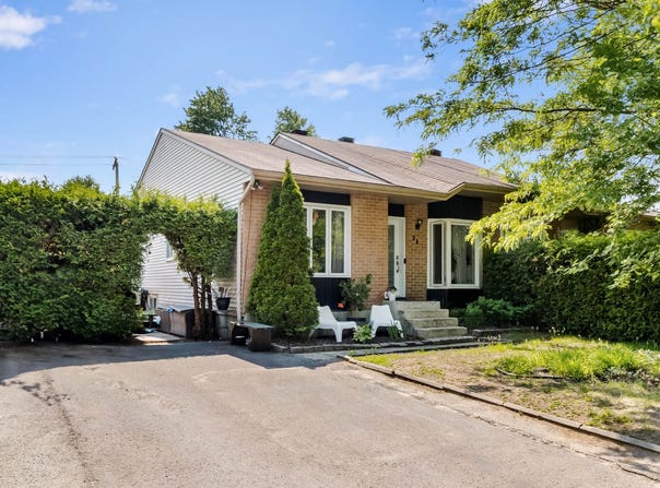 24 Rue de lArtois, Blainville, QC J7C4P9, CA, Blainville, Quebec J7C4P9
