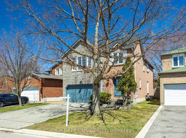 1329 Sweetbirch Court, Mississauga, Ontario L5C3R4