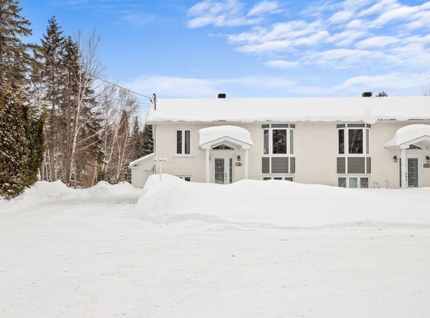 3295 Rue du Lac-Miroir, Shipshaw, Quebec G7P1S8