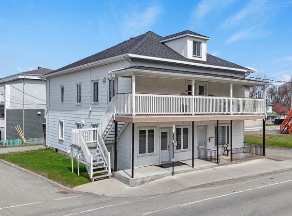 166-170 Rue St-Pierre, Rimouski, Quebec G5L1T9
