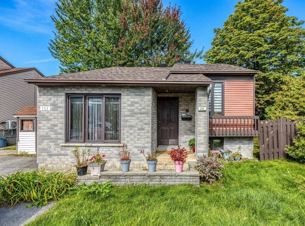285 Rue Corbin, Sainte-Rose, Quebec H7L2B9