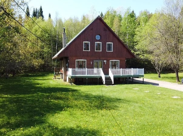 553 Rue des Iris, Mont-Laurier, QC J9L0E5, CA, Mont-Laurier, Quebec J9L0E5