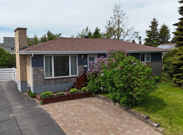 109 Av. Cartier, Sept-Îles, QC G4R2S8, CA, Sept-Îles, Quebec G4R2S8