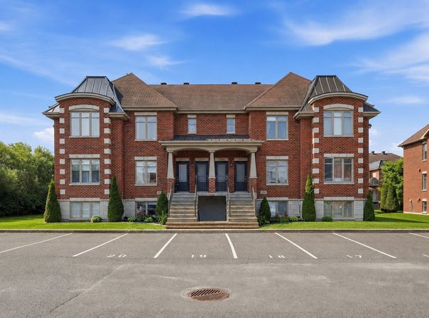 2211 Rue Marie-Anne-Legras, Chambly, Quebec J3L0M8
