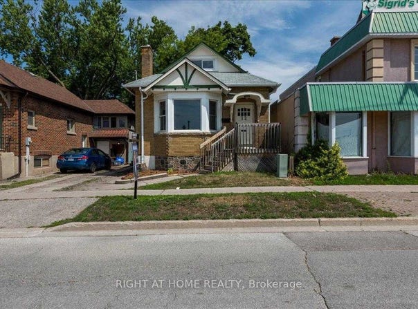12 Ross Street, Barrie, Ontario L4N1E7