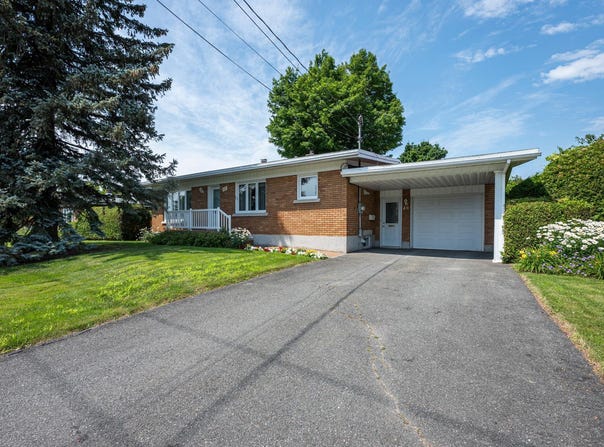 46 Rue de Toulouse, Granby, QC J2G7T5, CA, Granby, Quebec J2G7T5