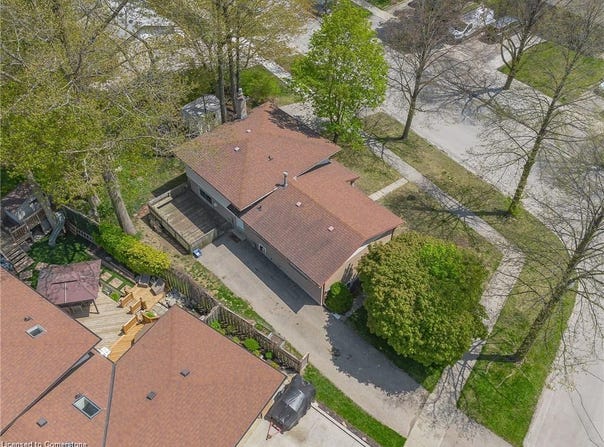 113 Martinglen Crescent, Kitchener, Ontario N2E 2A3