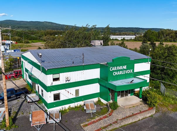 3A-3C Rue Desbiens, Clermont, QC G4A1B8, CA, Clermont, Quebec G4A1B8