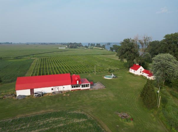 96 Ch. de la Chapelle, Saint-Sulpice, Quebec J5W4C8