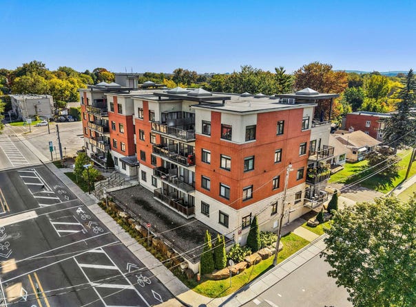 346 Rue Laurier 401, Laval (Laval-des-Rapides), Quebec H7N 2N6