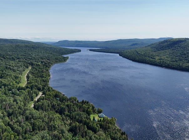 521 Rue des Épinettes, Mont-Carmel, QC G0L1W0, CA, Mont-Carmel, Quebec G0L1W0
