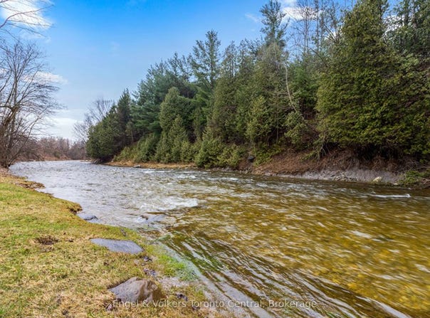 3237 Collingwood Street, Clearview, Ontario L0M 1G0