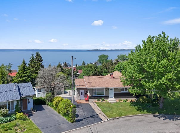 858 Rue Arpin, Rimouski, Quebec G5L3M2