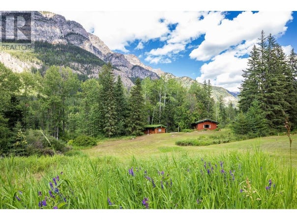 1739 Campbell Road, Golden, British Columbia V0A1H7