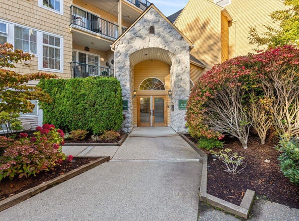 5555 13a Avenue PH5, Delta, British Columbia V4M 2E7