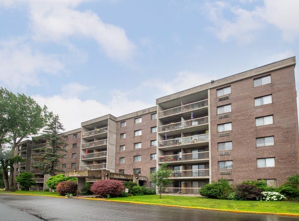 1650 Av. Panama 409, Brossard, Quebec J4W 2W4