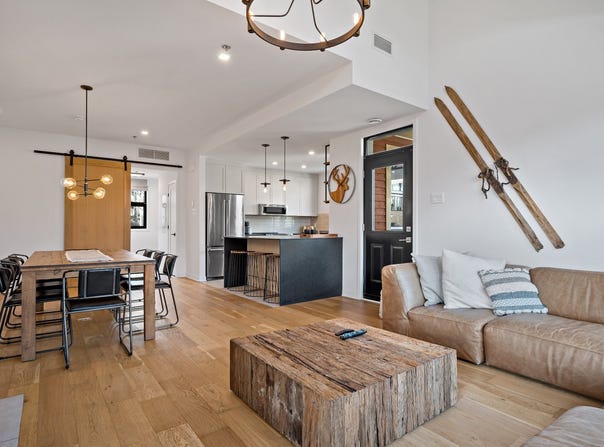 211 Ch. des Quatre-Sommets 8, Mont-Tremblant, Quebec J8E 1C6