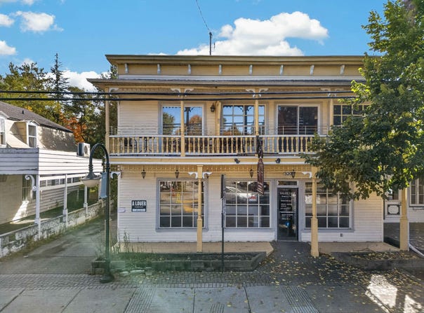 825 829 Rue de St-Jovite, Mont-Tremblant, Quebec J8E 3J8