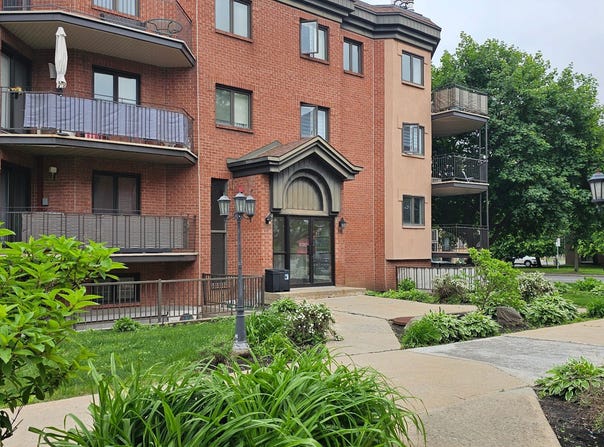 15 Boul. Bellerose E., Vimont, Quebec H7K1S5