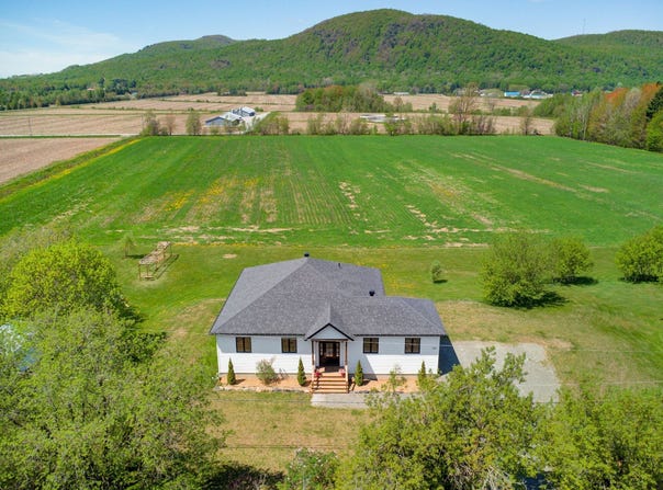 253 Rue Narcisse-Morissette, Granby, QC J2J0P8, CA, Granby, Quebec J2J0P8