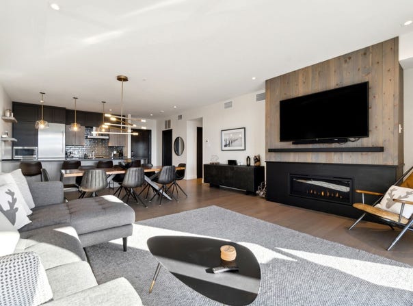 119 Ch. des Sous-Bois 204, Mont-Tremblant, Quebec J8E 3M9