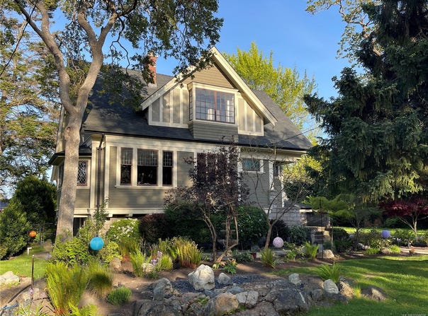 773 Island Rd, Oak Bay, British Columbia V8S 2T8