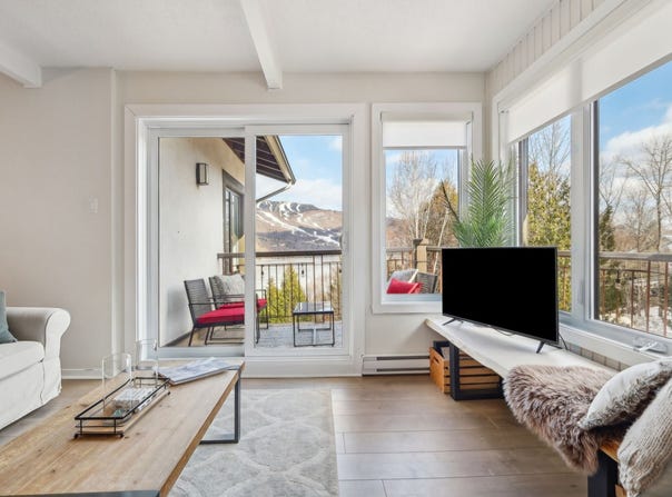 113 Rue Cuttle 332, Mont-Tremblant, Quebec J8E 1B9