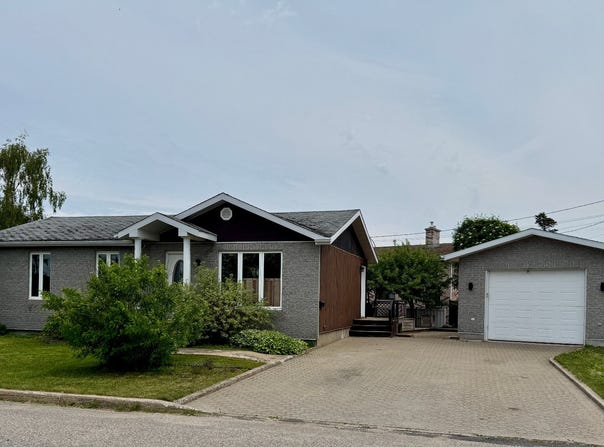 89 Rue Chambers, Sept-Îles, QC G4R4W5, CA, Sept-Îles, Quebec G4R4W5