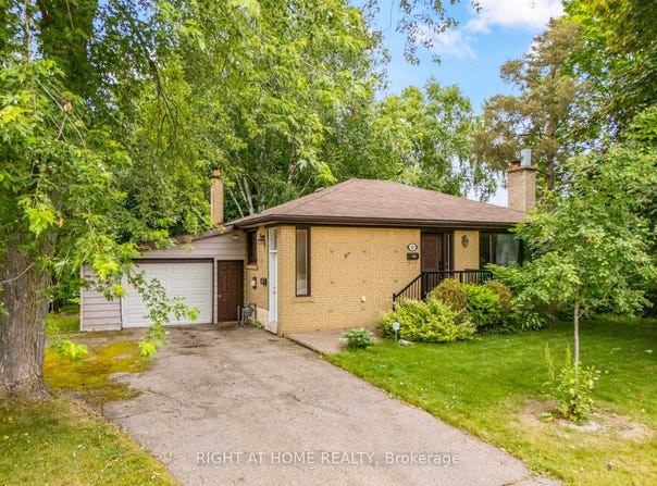 102 Murray Drive, Aurora, Ontario L4G2C5