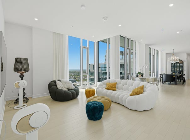 60 Rue de l'Éclipse PH2705, Brossard, Quebec J4Z 0T8