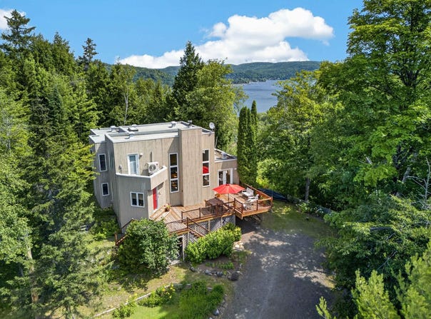 33 310e Avenue, Saint-Hippolyte, Quebec J8A 2W8