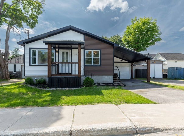555 Rue James, Buckingham, QC J8L2R6, CA, Buckingham, Quebec J8L2R6