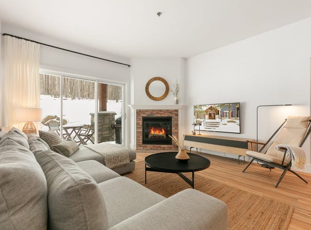 160 Rue du Cercle-des-Cantons 102, Bromont, Quebec J2L 3N6