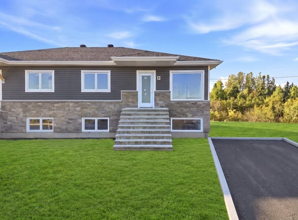 225 Rue de l'Aronia, Chicoutimi, Quebec G7G0R4