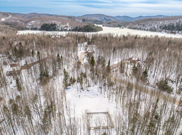 Ch. du Retour-aux-Sources, Amherst, Quebec J0T 2L0