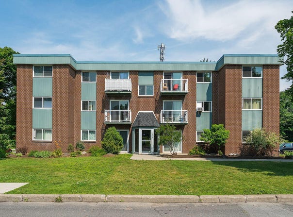 1030 Rue Le Corbusier, Granby, QC J2G8V4, CA, Granby, Quebec J2G8V4